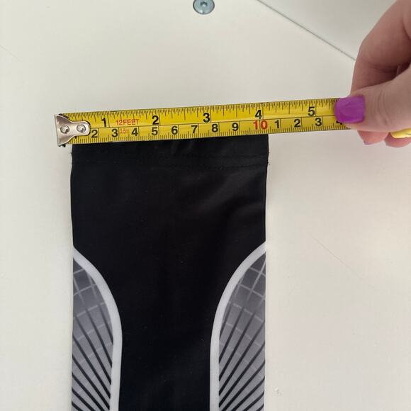 B Driven Youth Large Black/white/gray compression sleeve - Picture 8 of 11